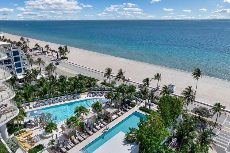 Four Seasons Private Residences #803 image #41