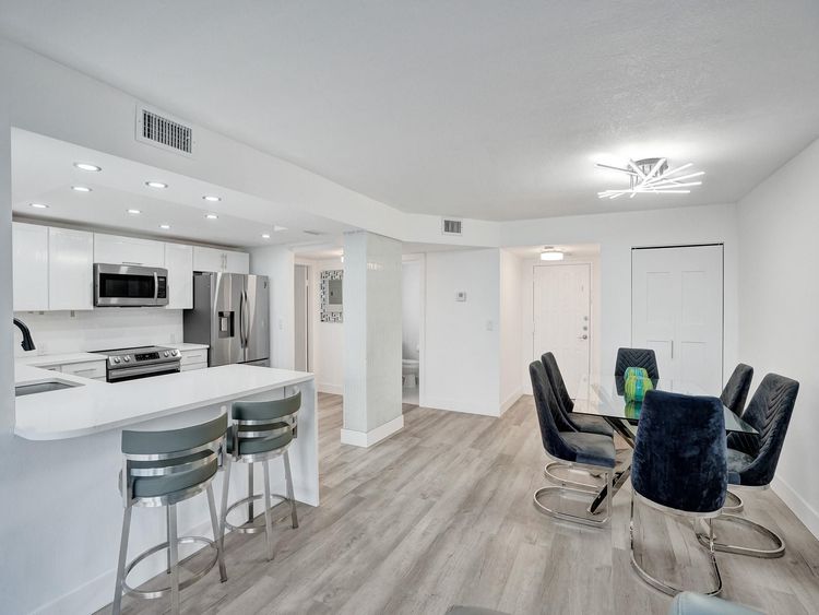 200 Leslie Condo #723 image #11