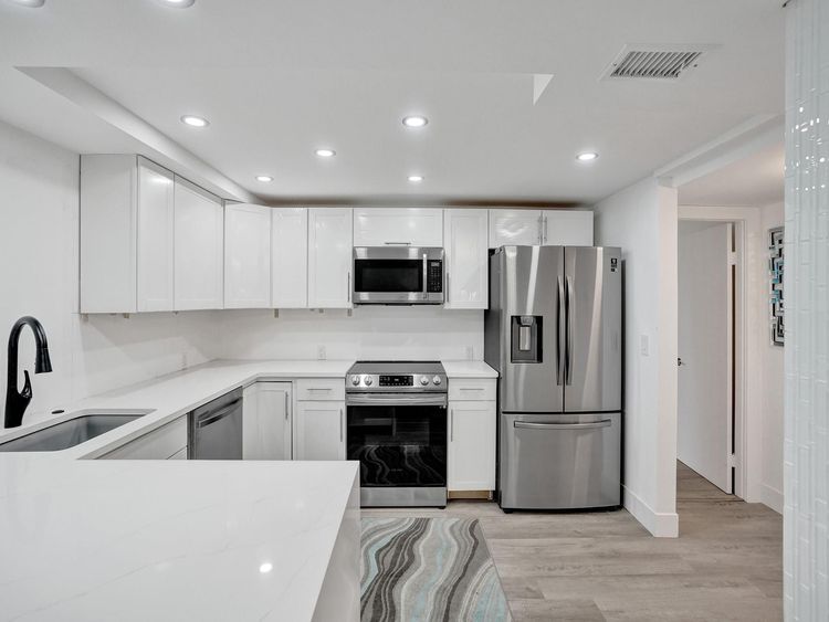 200 Leslie Condo #723 image #13