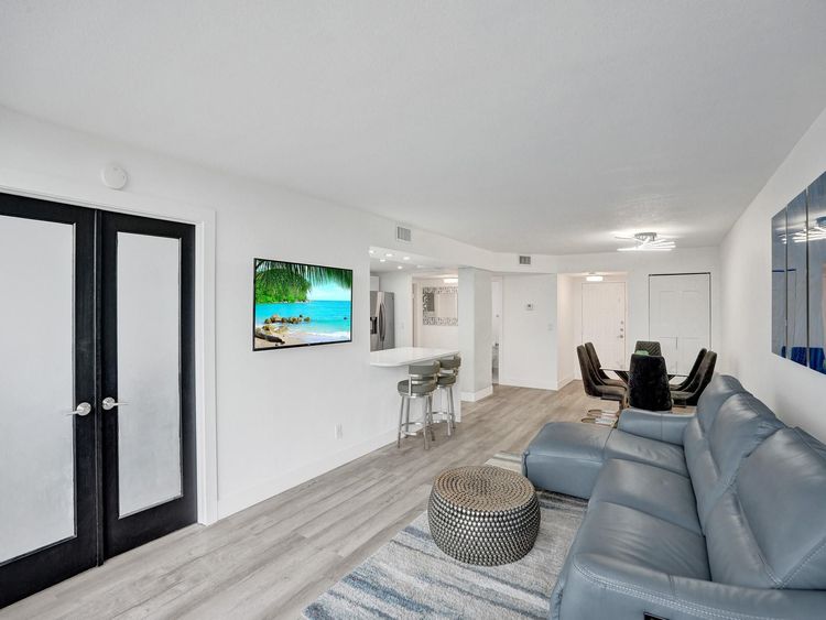 200 Leslie Condo #723 image #15