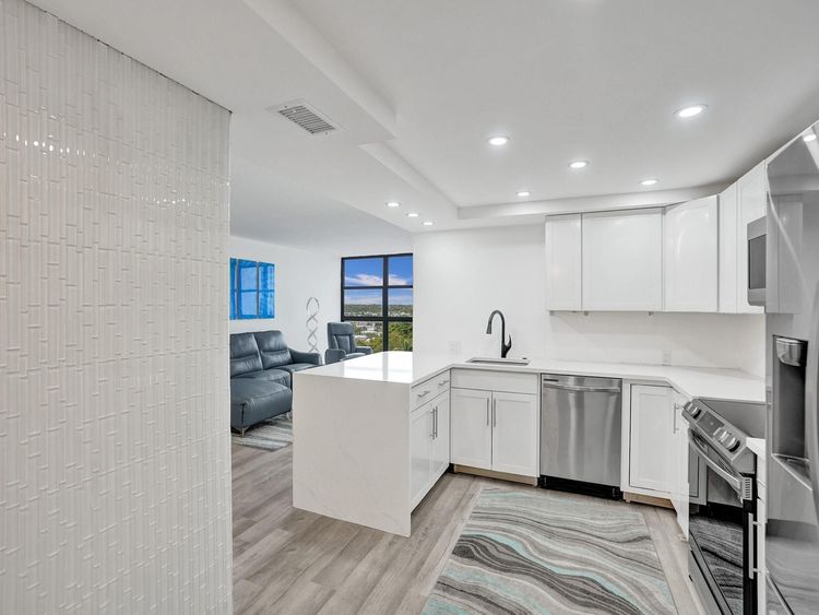 200 Leslie Condo #723 image #17