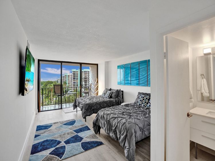 200 Leslie Condo #723 image #20