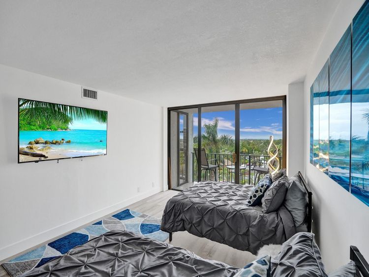 200 Leslie Condo #723 image #22