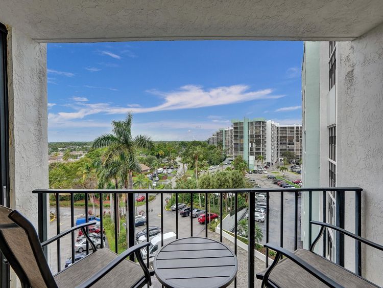 200 Leslie Condo #723 image #23