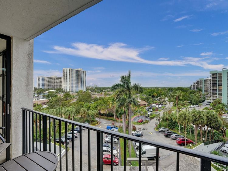 200 Leslie Condo #723 image #24