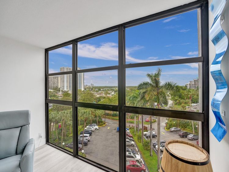 200 Leslie Condo #723 image #29