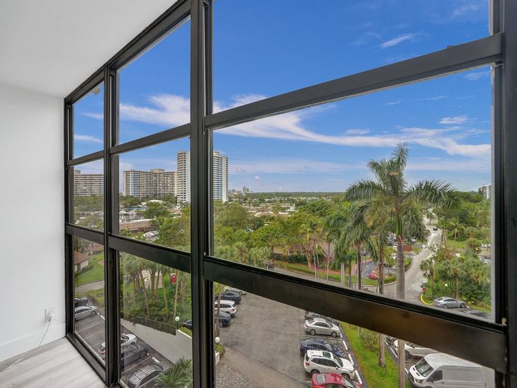 200 Leslie Condo #723 image #30