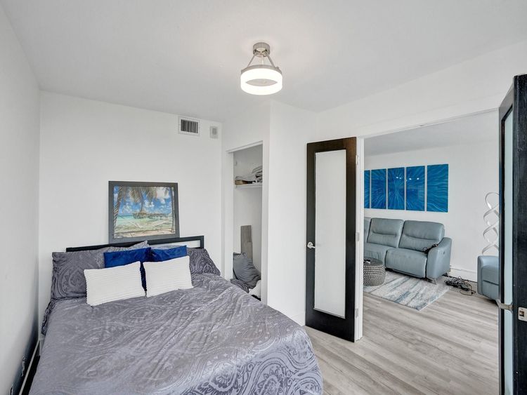 200 Leslie Condo #723 image #32