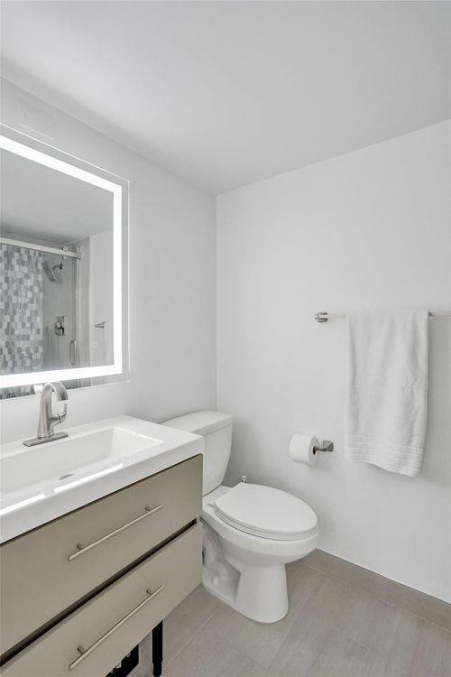 200 Leslie Condo #723 image #9