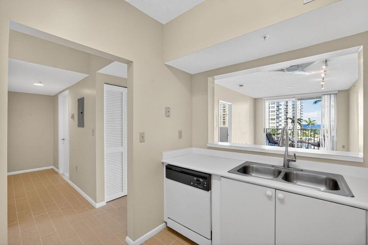 The Tides at Bridgeside Square #819 image #9