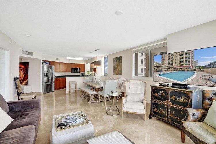 The Vue #1005 image #10