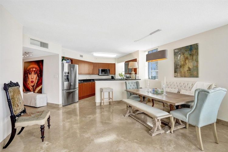 The Vue #1005 image #12