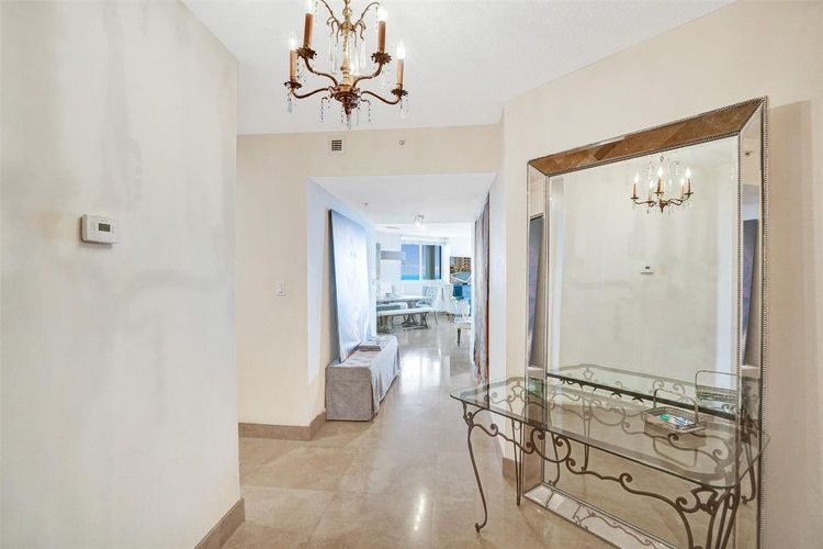 The Vue #1005 image #13