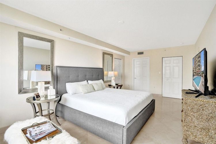 The Vue #1005 image #18