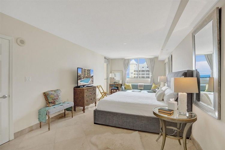 The Vue #1005 image #19