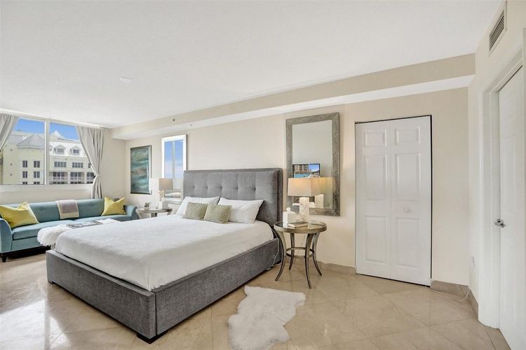 The Vue #1005 image #20