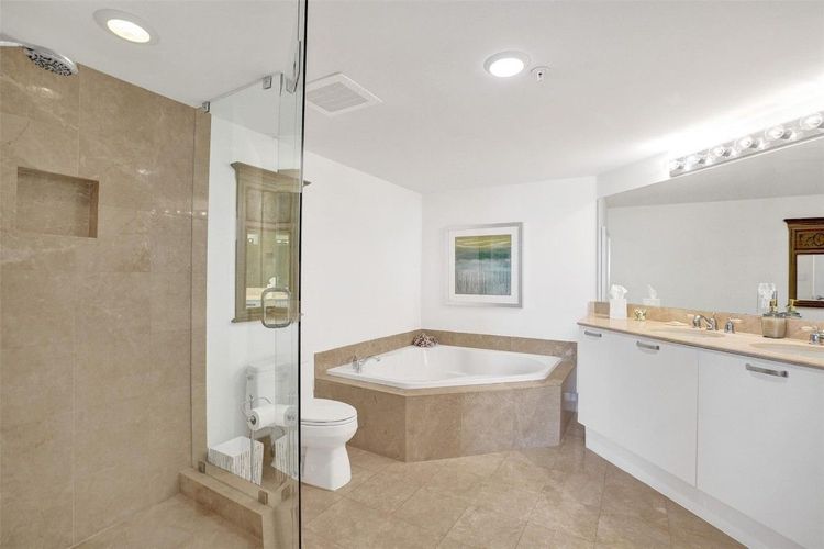 The Vue #1005 image #23