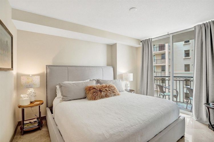 The Vue #1005 image #26