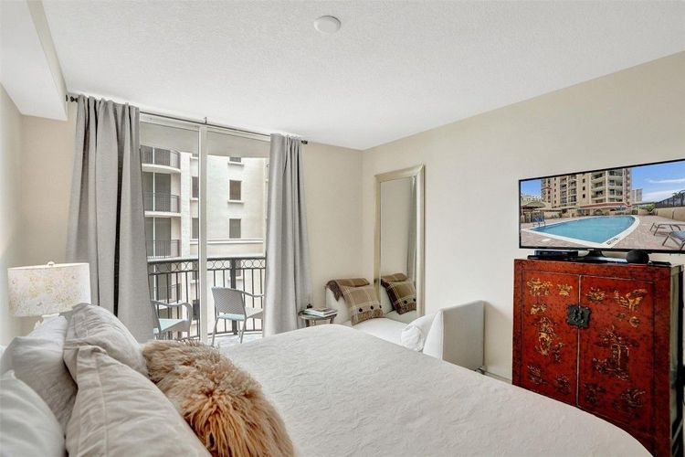 The Vue #1005 image #27