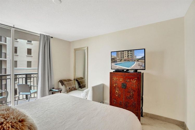 The Vue #1005 image #29