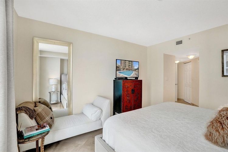 The Vue #1005 image #30