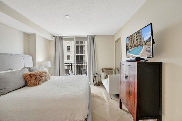 The Vue #1005 image #31