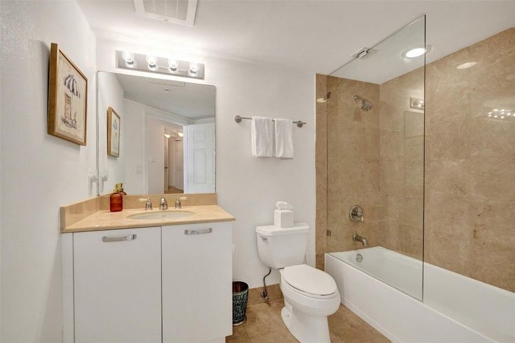 The Vue #1005 image #33