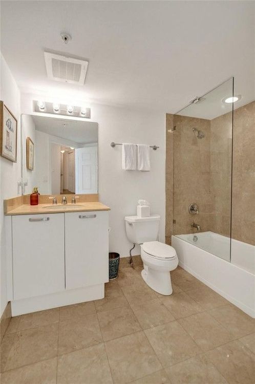 The Vue #1005 image #34