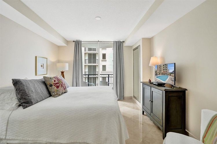 The Vue #1005 image #35