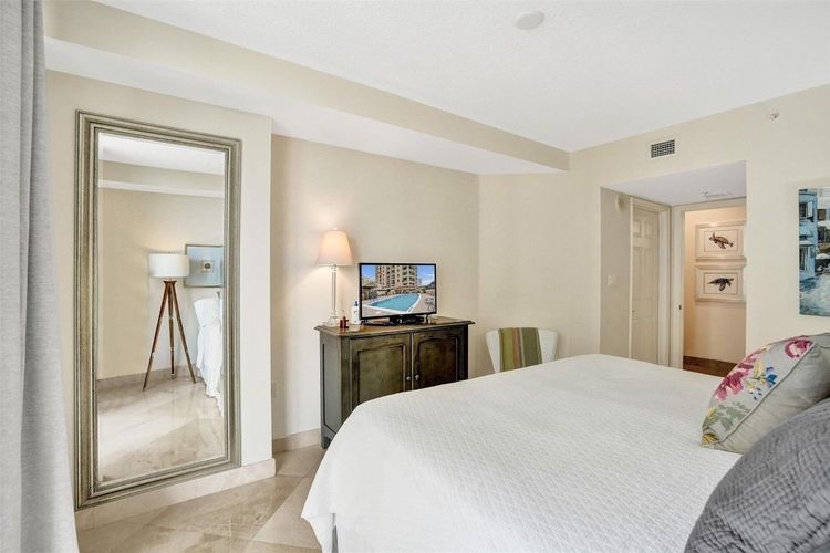 The Vue #1005 image #36