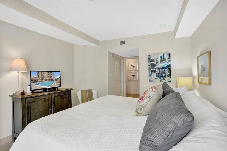 The Vue #1005 image #37