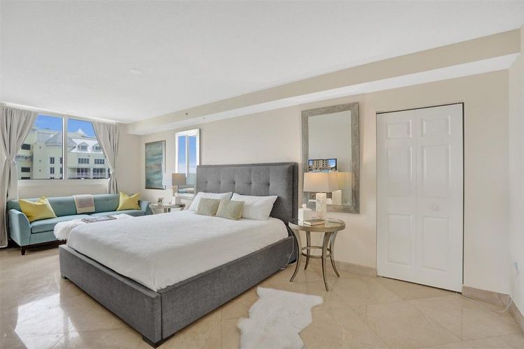 The Vue #1005 image #9