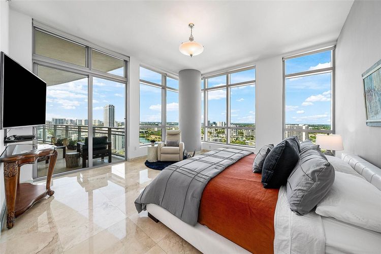 Diplomat Residences #2605 image #16