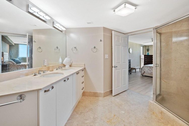 The Vue #1605 image #14