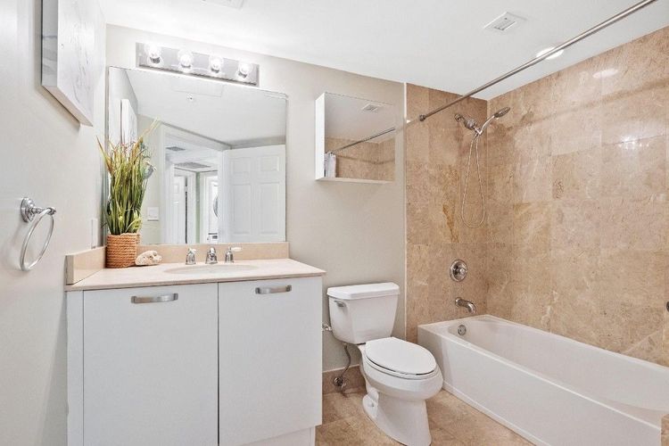 The Vue #1605 image #17