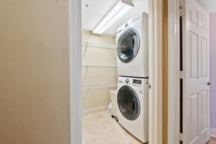 The Vue #1605 image #21