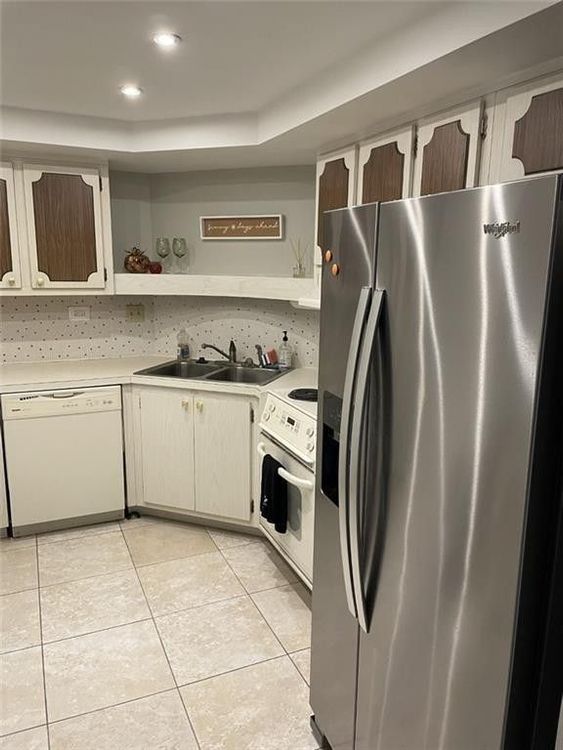 Hollywood Towers #605 image #14