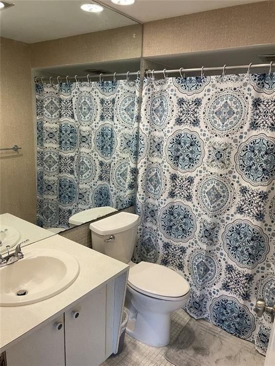 Hollywood Towers #605 image #16