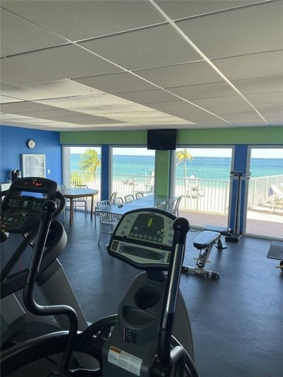 Hollywood Towers #605 image #18