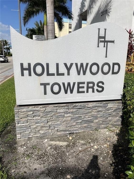 Hollywood Towers #605 image #21