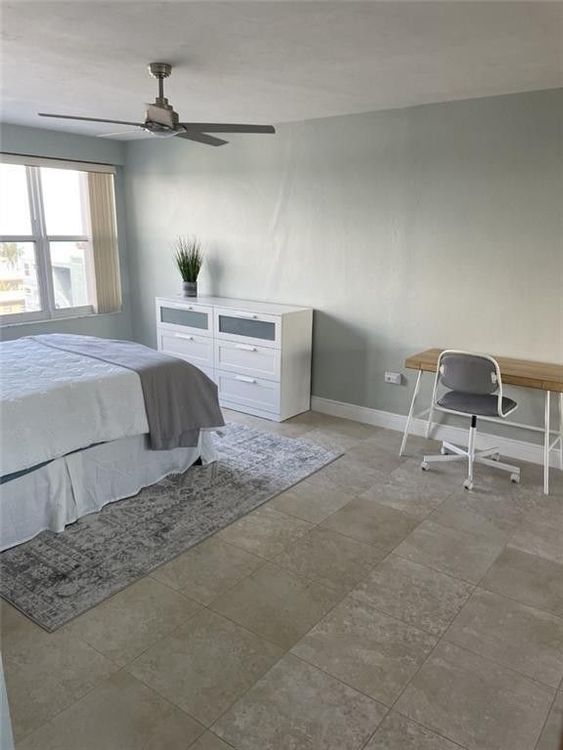 Hollywood Towers #605 image #8