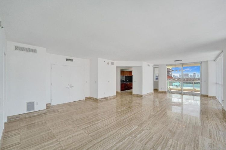 Las Olas Beach Club #806 image #7