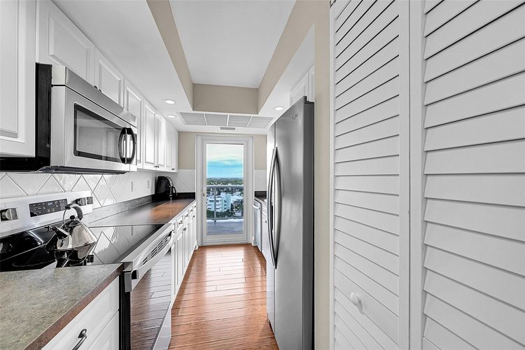 Vantage View #1405 image #9