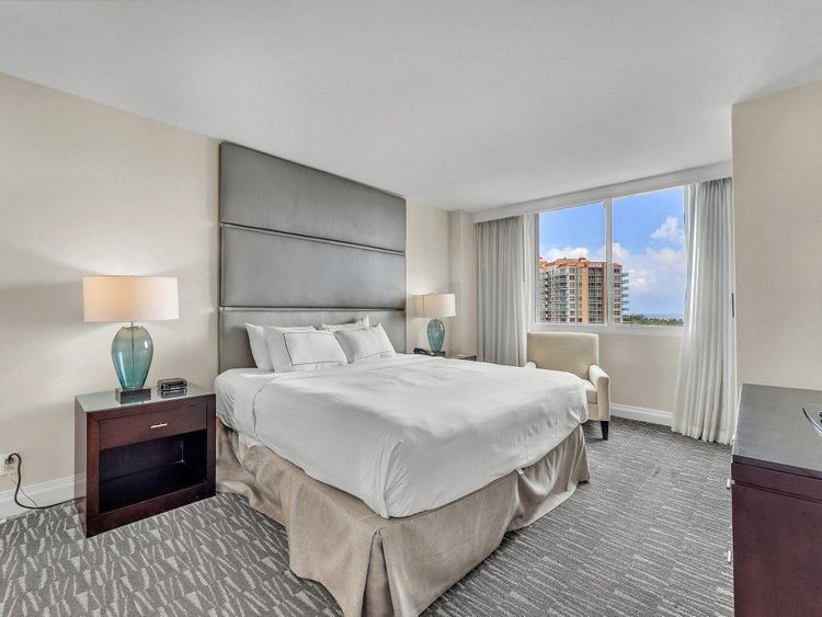 Gallery One DoubleTree #922 image #15