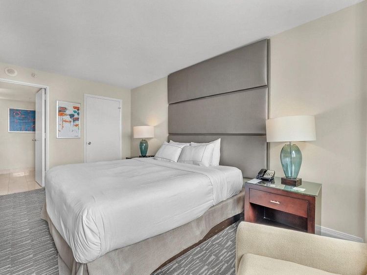 Gallery One DoubleTree #922 image #17