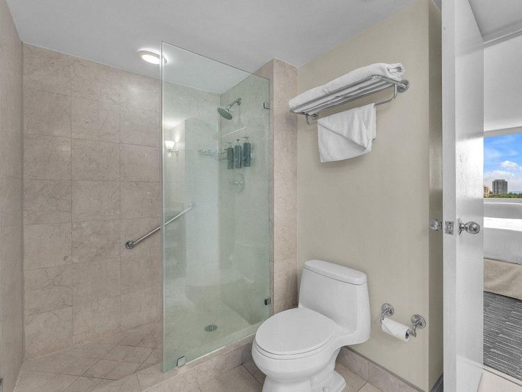 Gallery One DoubleTree #922 image #20