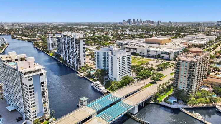 Gallery One DoubleTree #922 image #28