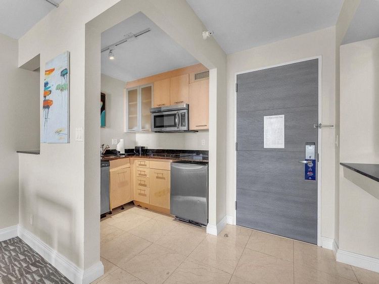 Gallery One DoubleTree #922 image #6