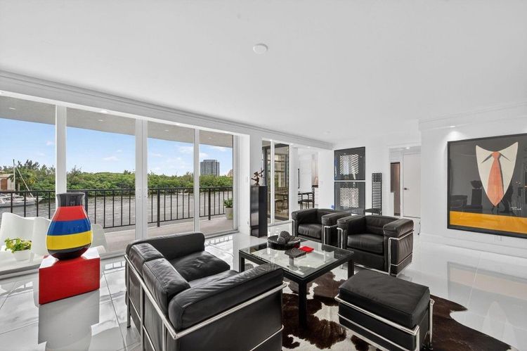 The Corinthian #3C image #12