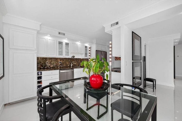 The Corinthian #3C image #20